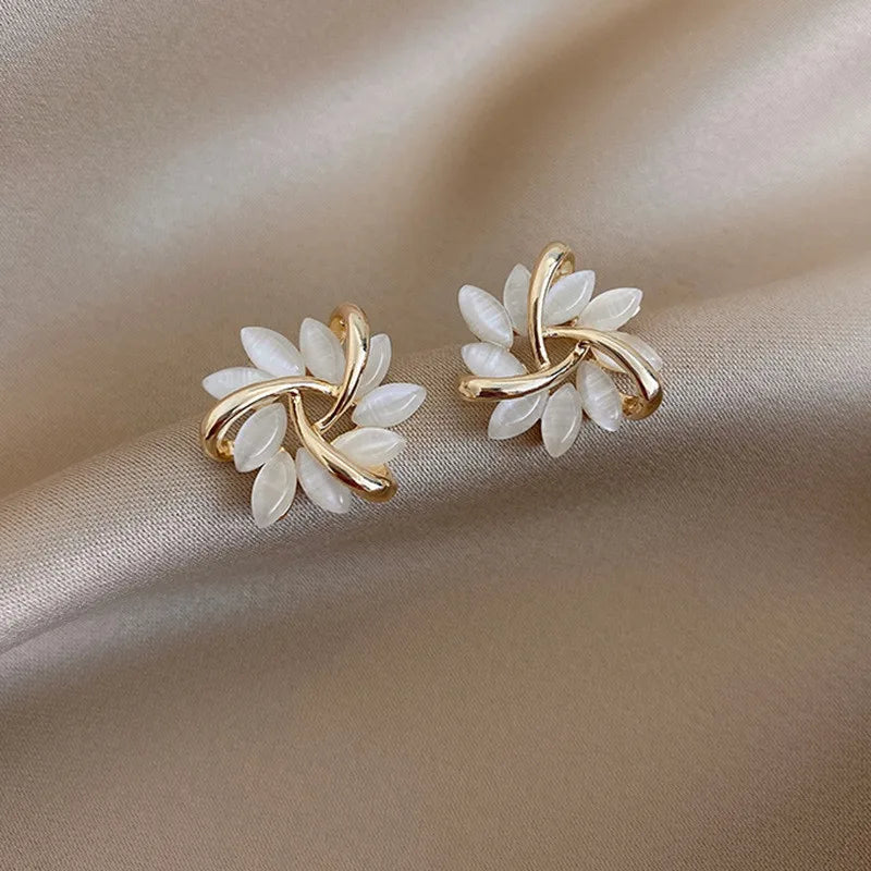 White Color Dripping Oil Flower Stud Earrings for Women Four-petal Gold Electroplating Ear Stud New Trendy Girls Vintage Jewelry