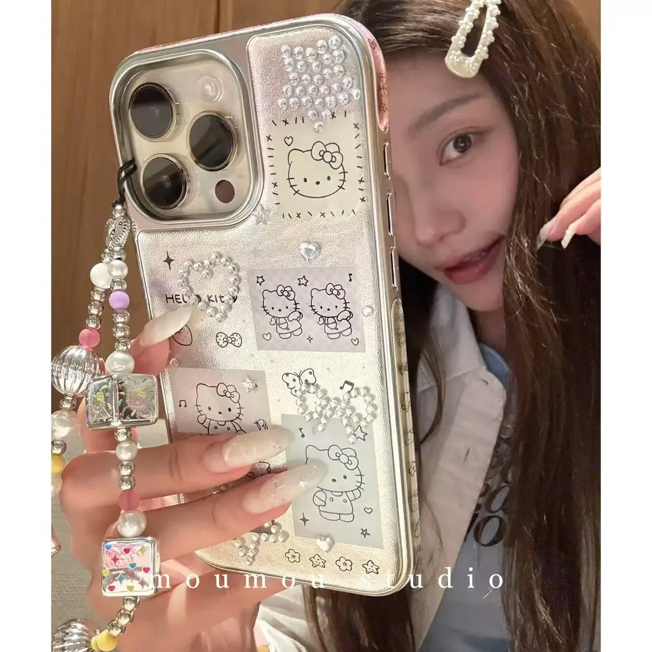 The electroplated silver-framed checkered cute Hello Kitty phone case with a bracelet is suitable for iPhone16 15 1413 pro max