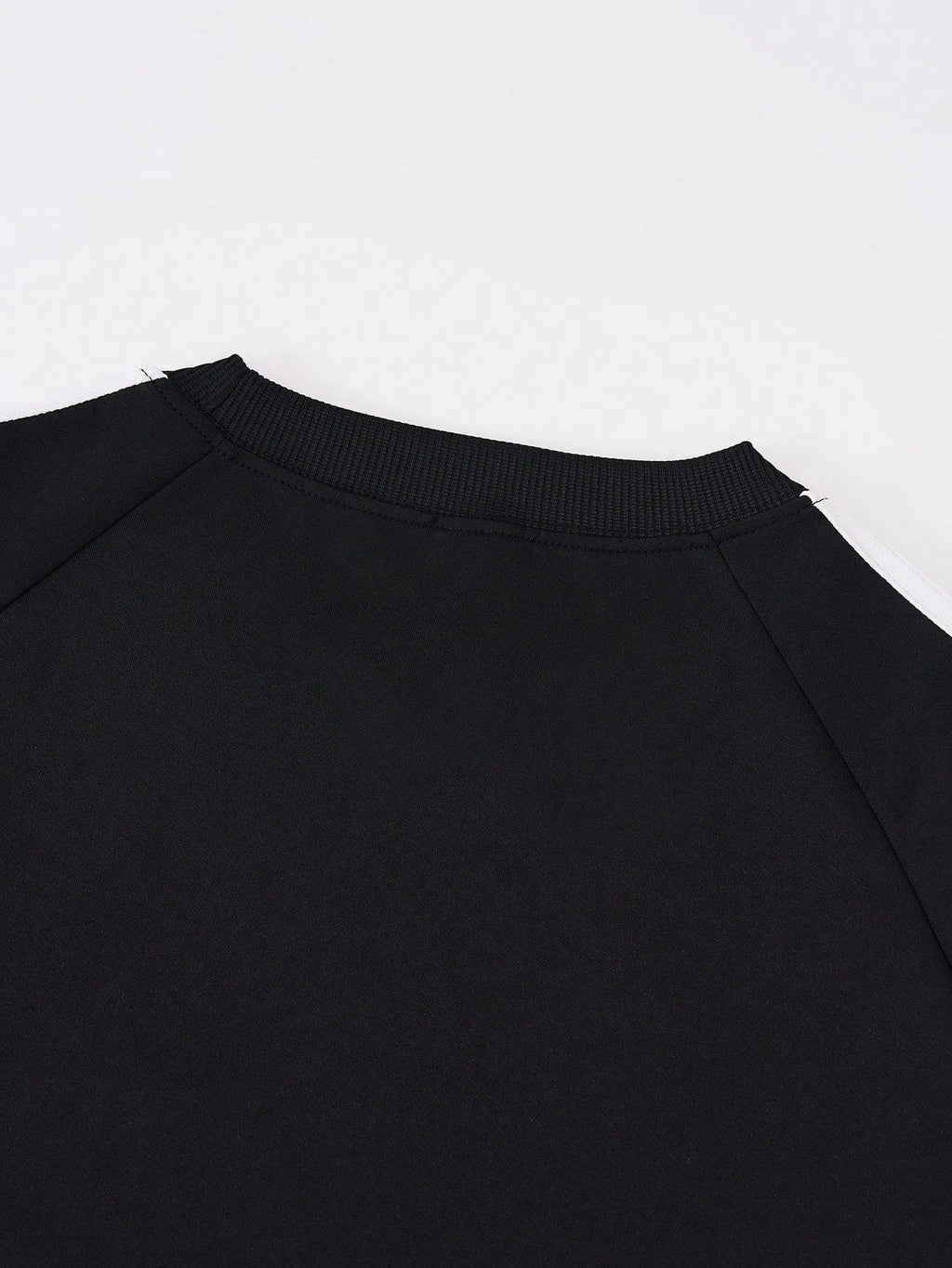 The new men's long-sleeved T-shirt for Spring and Autumn 2025 is casual soft and comfortable with 3D digital printing