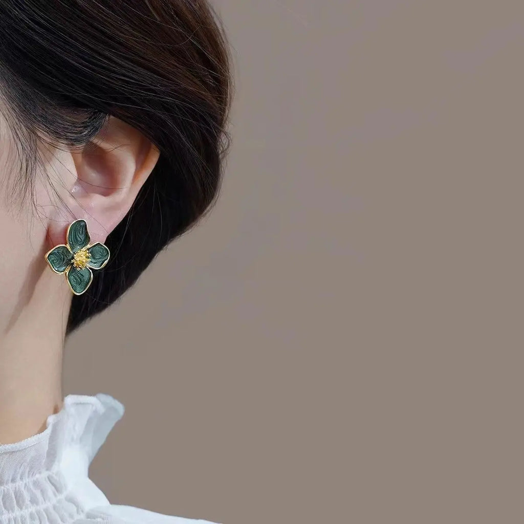 White Color Dripping Oil Flower Stud Earrings for Women Four-petal Gold Electroplating Ear Stud New Trendy Girls Vintage Jewelry
