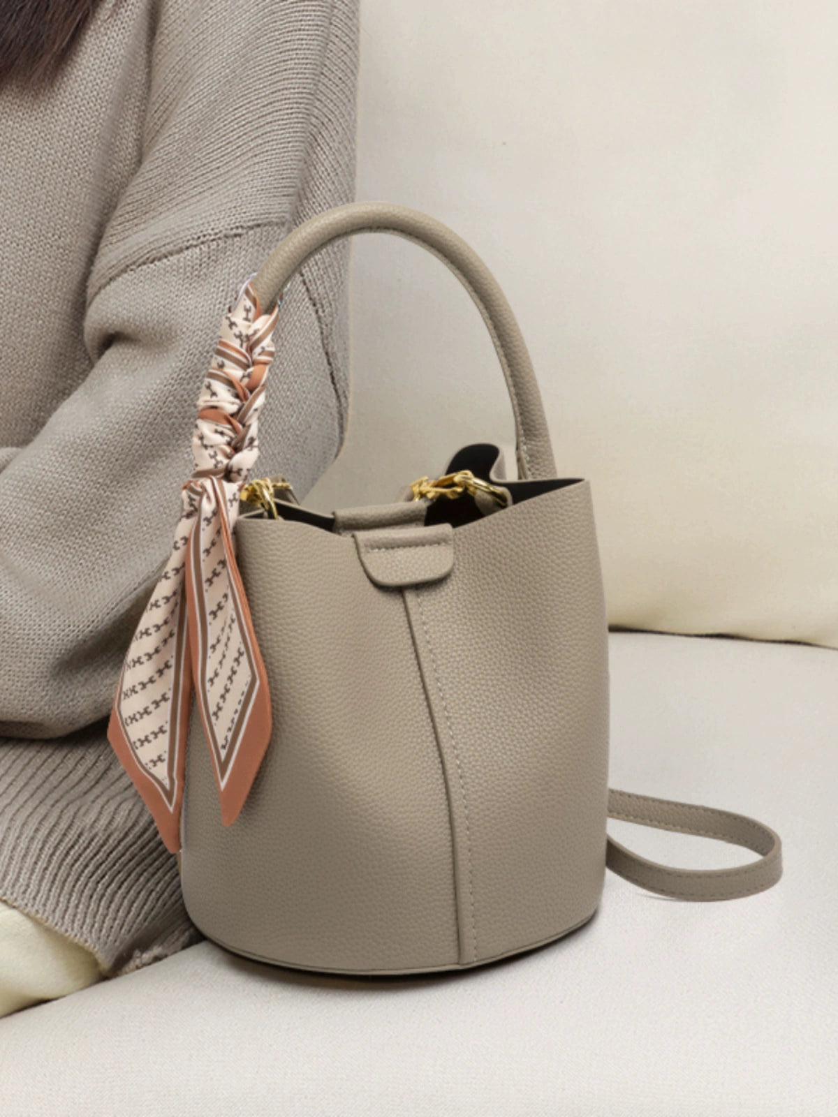 Hong Kong It Golinr 2024 New Bags Soft Leather Women's Bag Crossbody Bag Summer Fancy Handbag Bucket Bag