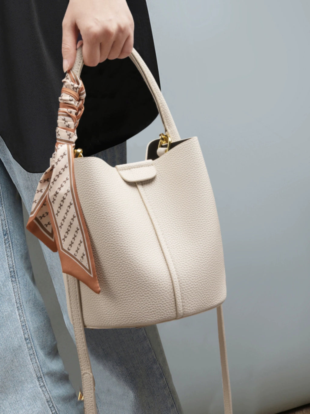 Hong Kong It Golinr 2024 New Bags Soft Leather Women's Bag Crossbody Bag Summer Fancy Handbag Bucket Bag