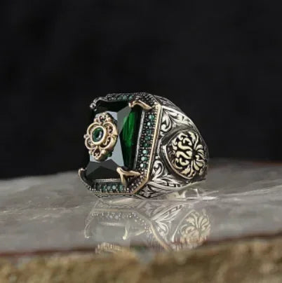 New Inlaid Emerald Men's Luxury Rings for Men Personality Retro Domineering Personality Ring To Attend The Banquet Party Jewelry