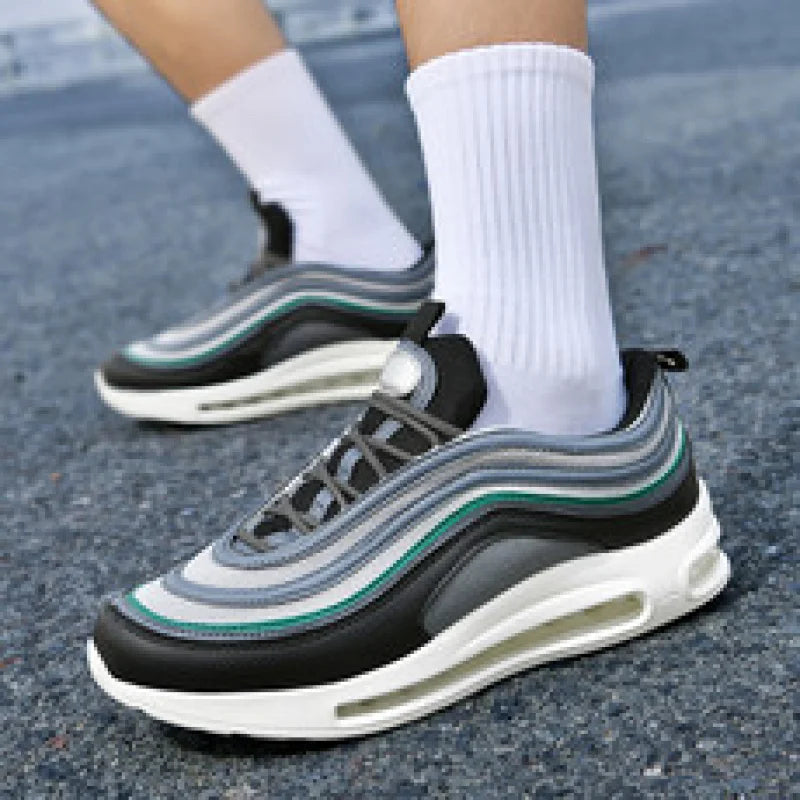 The New Men's Casual Sports Shoes Are Fashionable and Suitable for Both Men and Women. They Are Breathable Casual Shoes for Men