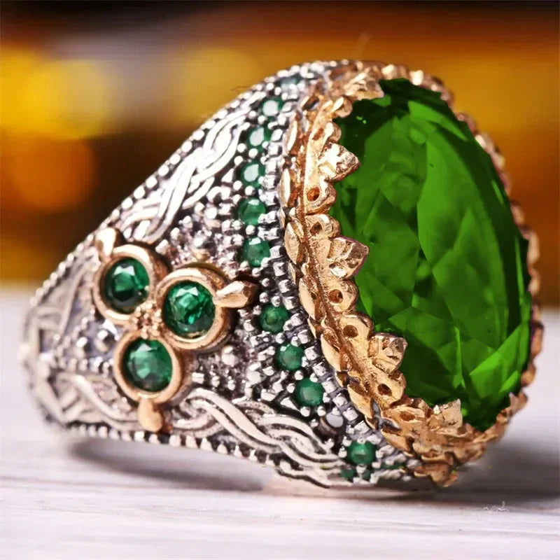 New Inlaid Emerald Men's Luxury Rings for Men Personality Retro Domineering Personality Ring To Attend The Banquet Party Jewelry