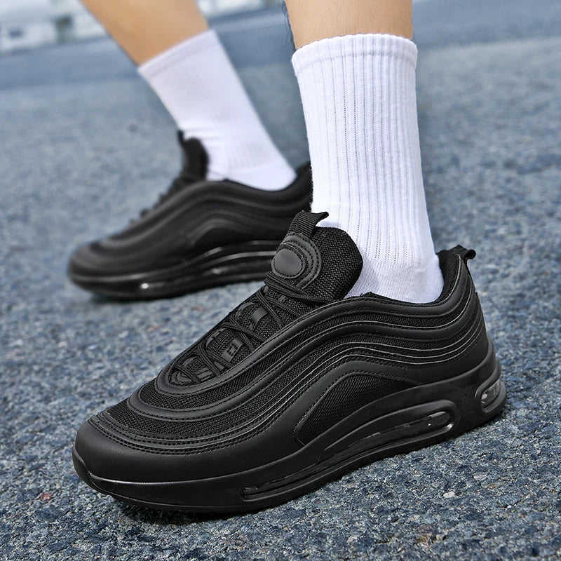 The New Men's Casual Sports Shoes Are Fashionable and Suitable for Both Men and Women. They Are Breathable Casual Shoes for Men