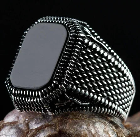 New Inlaid Emerald Men's Luxury Rings for Men Personality Retro Domineering Personality Ring To Attend The Banquet Party Jewelry