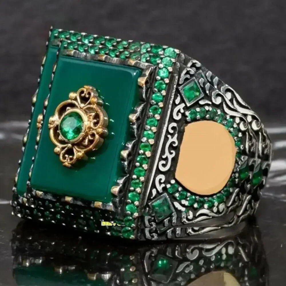 New Inlaid Emerald Men's Luxury Rings for Men Personality Retro Domineering Personality Ring To Attend The Banquet Party Jewelry