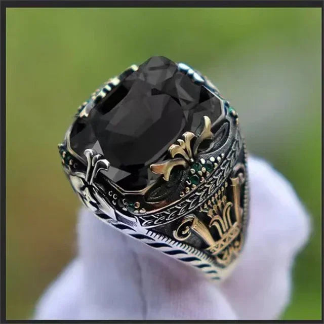 New Inlaid Emerald Men's Luxury Rings for Men Personality Retro Domineering Personality Ring To Attend The Banquet Party Jewelry