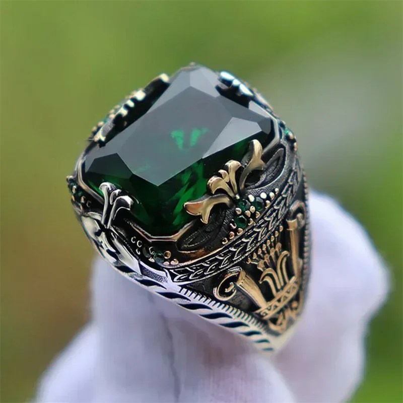 New Inlaid Emerald Men's Luxury Rings for Men Personality Retro Domineering Personality Ring To Attend The Banquet Party Jewelry