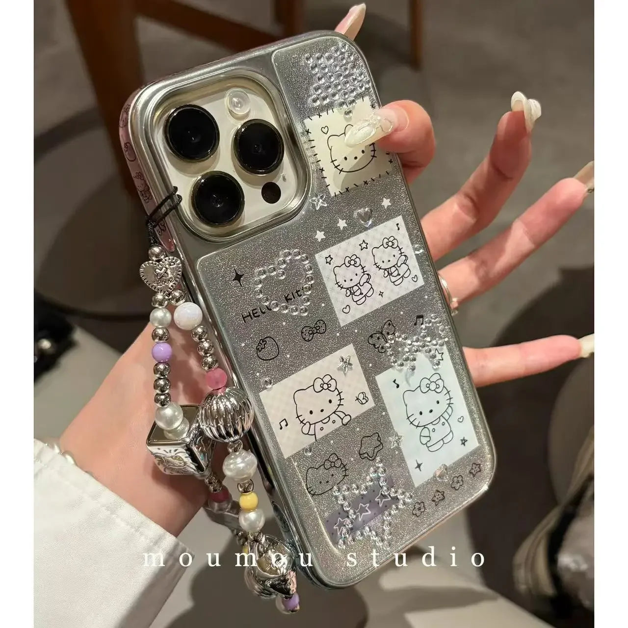The electroplated silver-framed checkered cute Hello Kitty phone case with a bracelet is suitable for iPhone16 15 1413 pro max