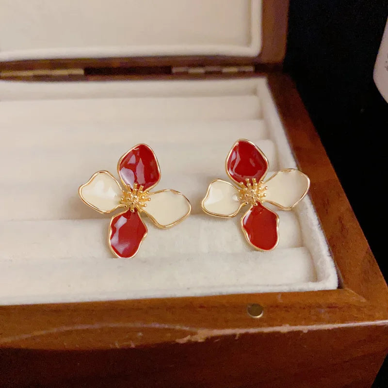White Color Dripping Oil Flower Stud Earrings for Women Four-petal Gold Electroplating Ear Stud New Trendy Girls Vintage Jewelry