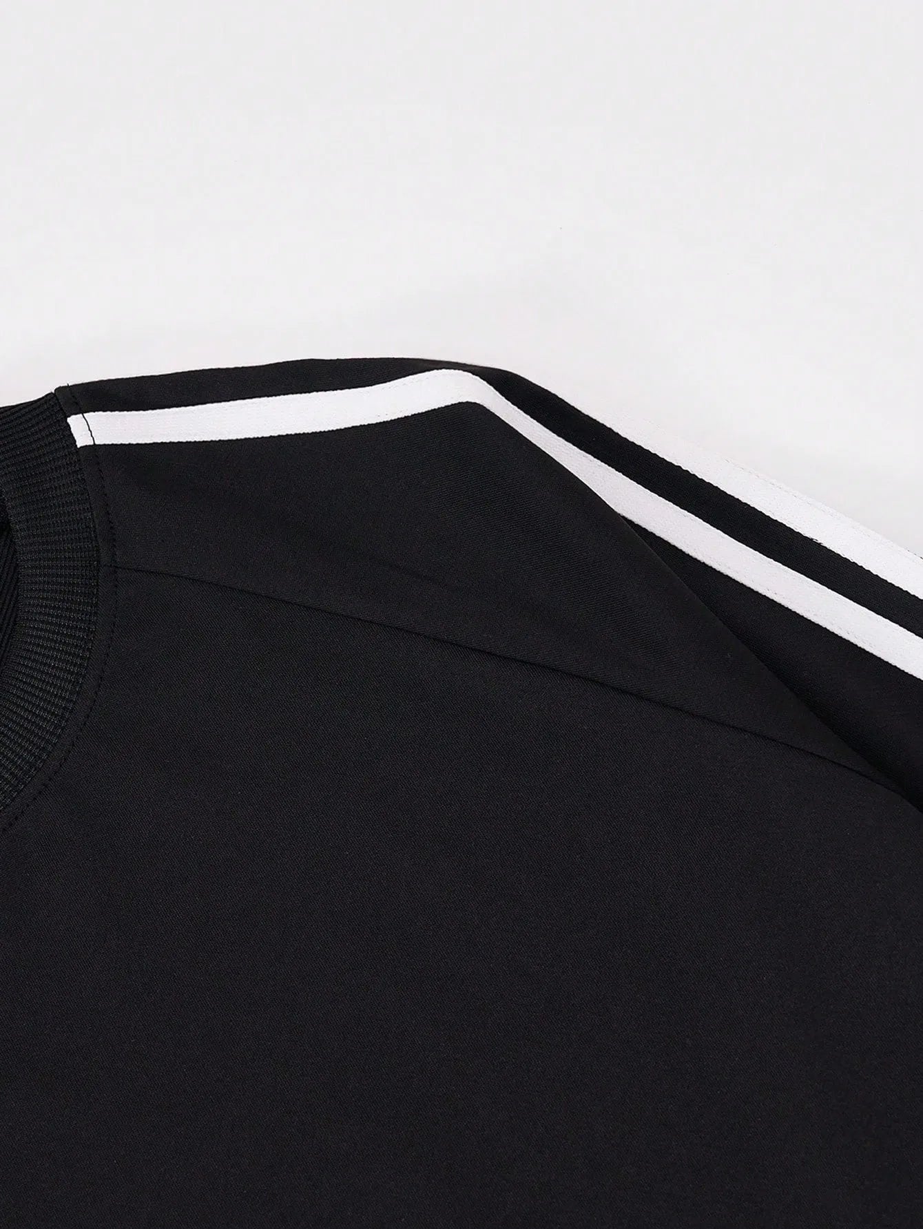 The new men's long-sleeved T-shirt for Spring and Autumn 2025 is casual soft and comfortable with 3D digital printing